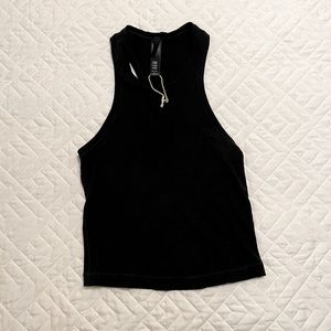 Skims black top